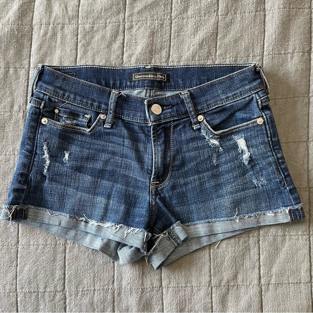 Abercrombie and Fitch Mid Rise Medium Wash Short size 24, excellent cond…